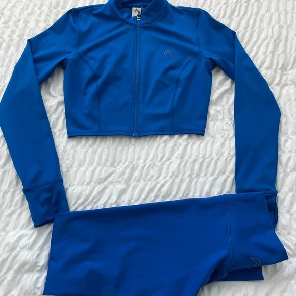 Oneractive Timeless Crop Jacket with high waisted leggings - Picture 2 of 10